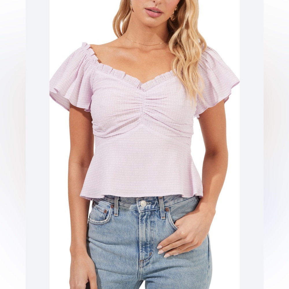Astr Flutter Sleeve Top in Lilac